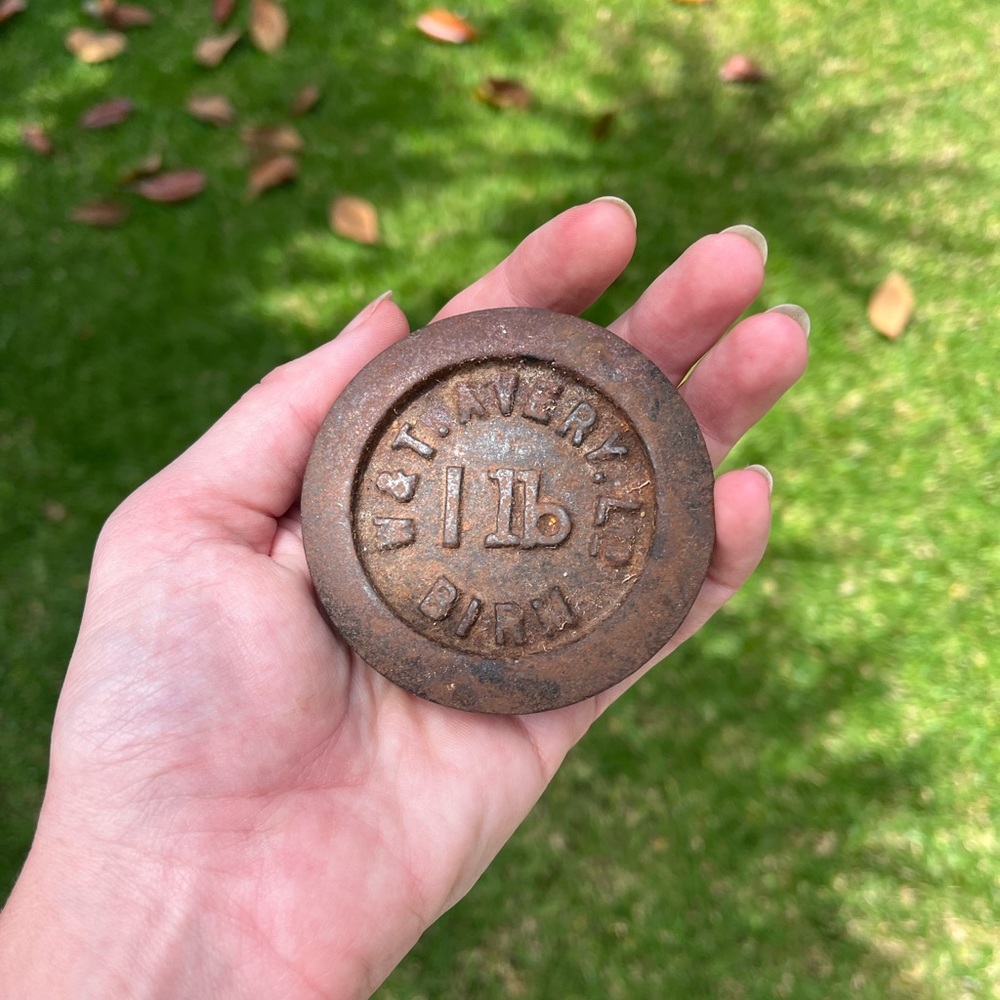 ANTIQUE W.T. Avery Cast Iron Scale Weight 1 Pound